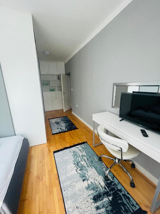 Apartment Point *